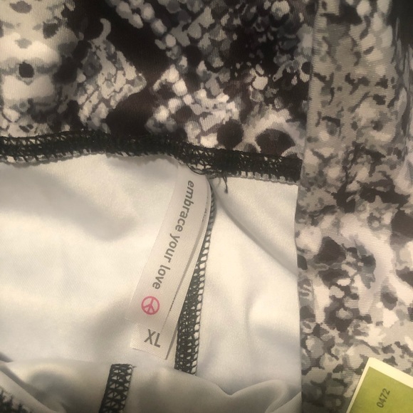 Athletic shorts - Picture 2 of 3